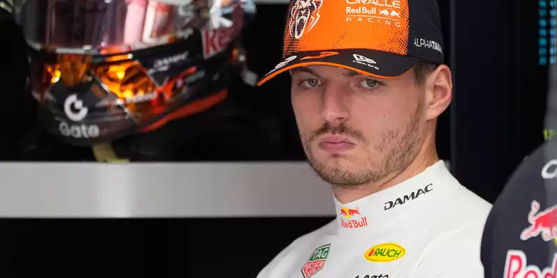 Die Laune von Max Verstappen ist mal wieder im Keller. - Foto: Darko Bandic/AP/dpa