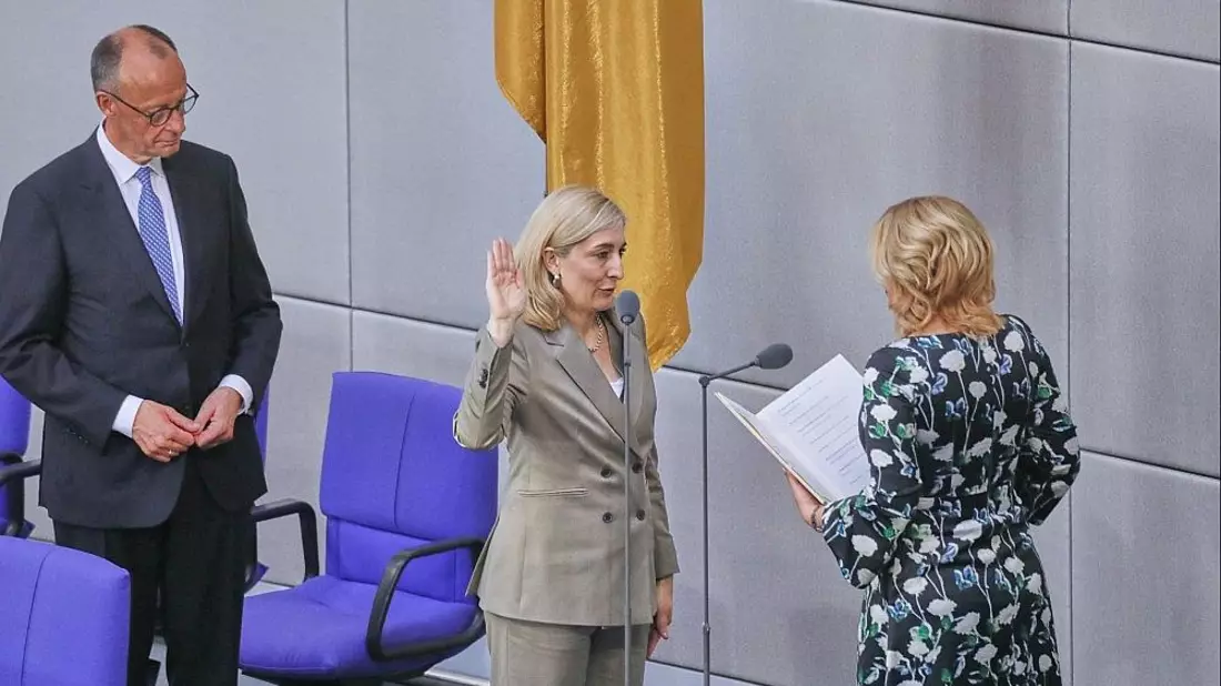 Experte: Minister-Vereidigung nach Sommerpause verfassungswidrig