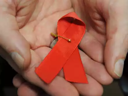 Ärzte ohne Grenzen fordert einen drastisch niedrigeren Preis für das Medikament Lenacapavir zur Vorbeugung einer HIV-Infektion. (Symbolbild) - Foto: Arne Dedert/dpa