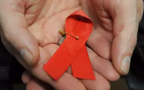 Ärzte ohne Grenzen fordert einen drastisch niedrigeren Preis für das Medikament Lenacapavir zur Vorbeugung einer HIV-Infektion. (Symbolbild) - Foto: Arne Dedert/dpa