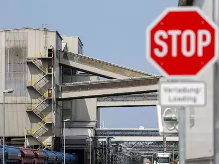 Einige ostdeutsche Chemieunternehmen erwägen, ihre Investitionen in Deutschland zurückzufahren. (Archivbild)  - Foto: Jan Woitas/dpa