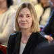 VCI-Nordost-Chefin Nora Schmidt-Kesseler fordert bessere Standortbedingungen, weniger Bürokratie und wettbewerbsfähige Energiepreise. (Archivbild)  - Bild: Jennifer Brückner/dpa