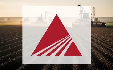 Moderne, technisierte Agrarlandschaft bei Sonnenuntergang als Symbol für die Landwirtschaftsbranche - Foto: über boerse-global.de