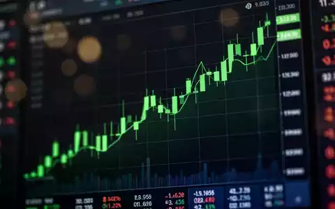 Steigende grüne Aktienkurs-Grafik auf einem digitalen Finanzmonitor. - Foto: über boerse-global.de