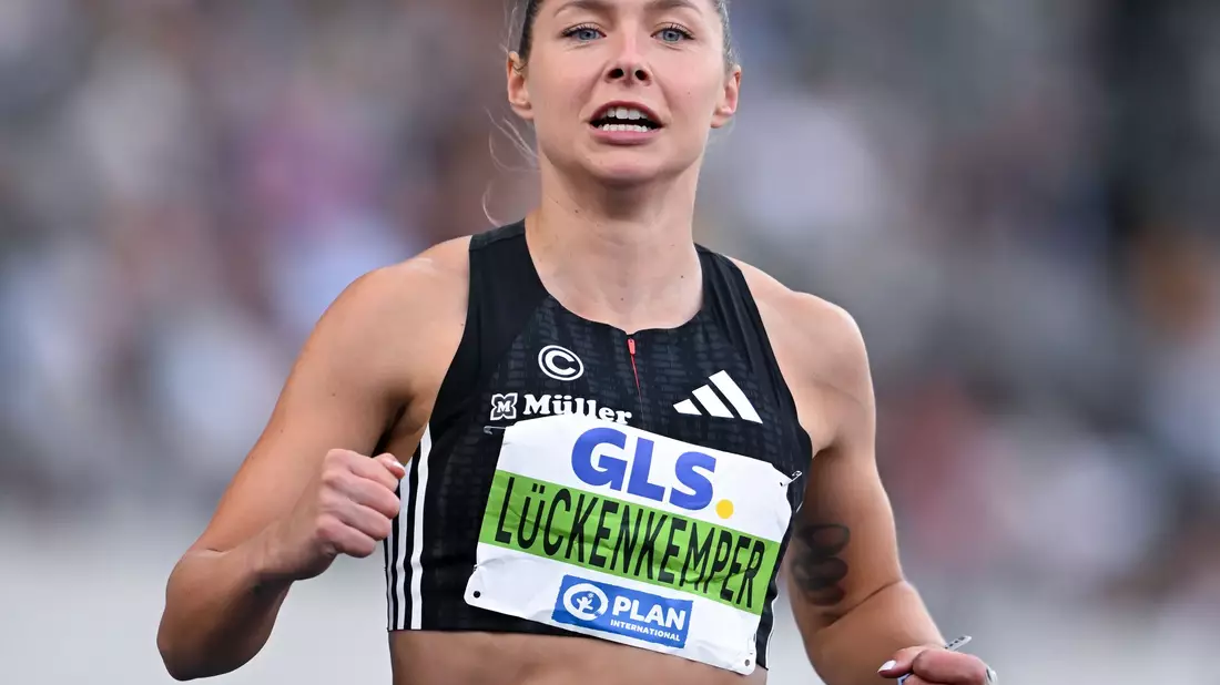 Gina Lückenkemper berichtete nach dem 100-Meter-Finale von einem Zeckenbiss in den Hinterkopf. - Bild: Sven Hoppe/dpa