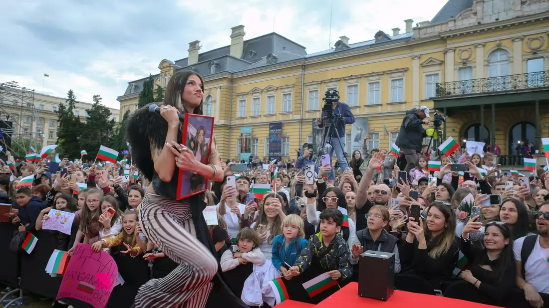 Die Willkommensfeier für die ESC-Siegerin Dara in Sofia am 19. Mai war groß. (Archivbild) - Bild: Valentina Petrova/AP/dpa
