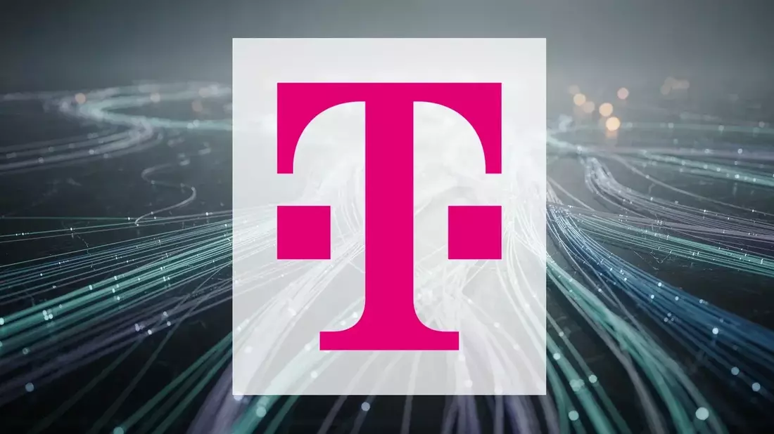 Deutsche Telekom Stock: Buybacks Support Amid Analyst Caution on AI and Satellite Threats