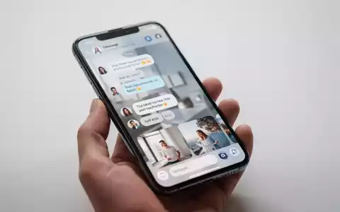 Modernes Smartphone mit einer Messenger-App, die abgerundete Nachrichtenblasen und rahmenlose Medienanzeige zeigt. - Foto: über boerse-global.de
