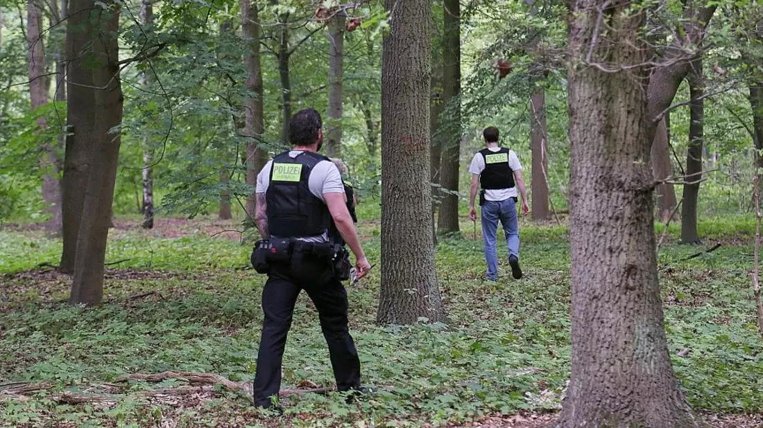 Polizei durchsucht nach CSD-Anschlag Gebiet um Tatfahrzeug