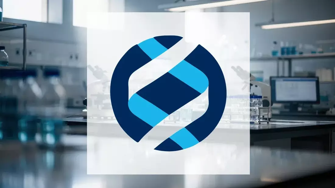FDA aprueba Lytenava de Outlook Therapeutics para DMAE húmeda en EE.UU.