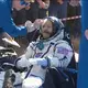 NASA-Astronaut Christopher Williams kurz nach der Landung - Bild: Uncredited/Roscosmos space corporation/AP/dpa