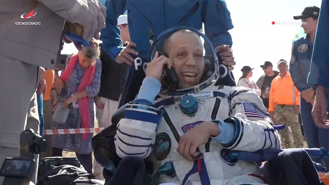 NASA-Astronaut Christopher Williams kurz nach der Landung - Bild: Uncredited/Roscosmos space corporation/AP/dpa