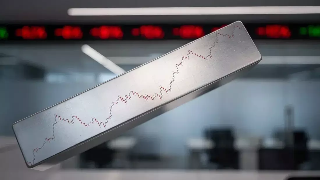 Plata en encrucijada: caída del 17,57% en 2026, pero déficit de oferta sostiene esperanzas