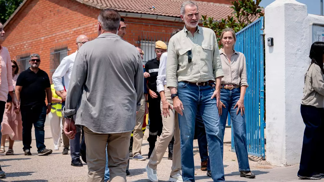 Spaniens König Felipe VI. besuchte eine Notunterkunft. - Bild: A. Pérez Meca/EUROPA PRESS/dpa