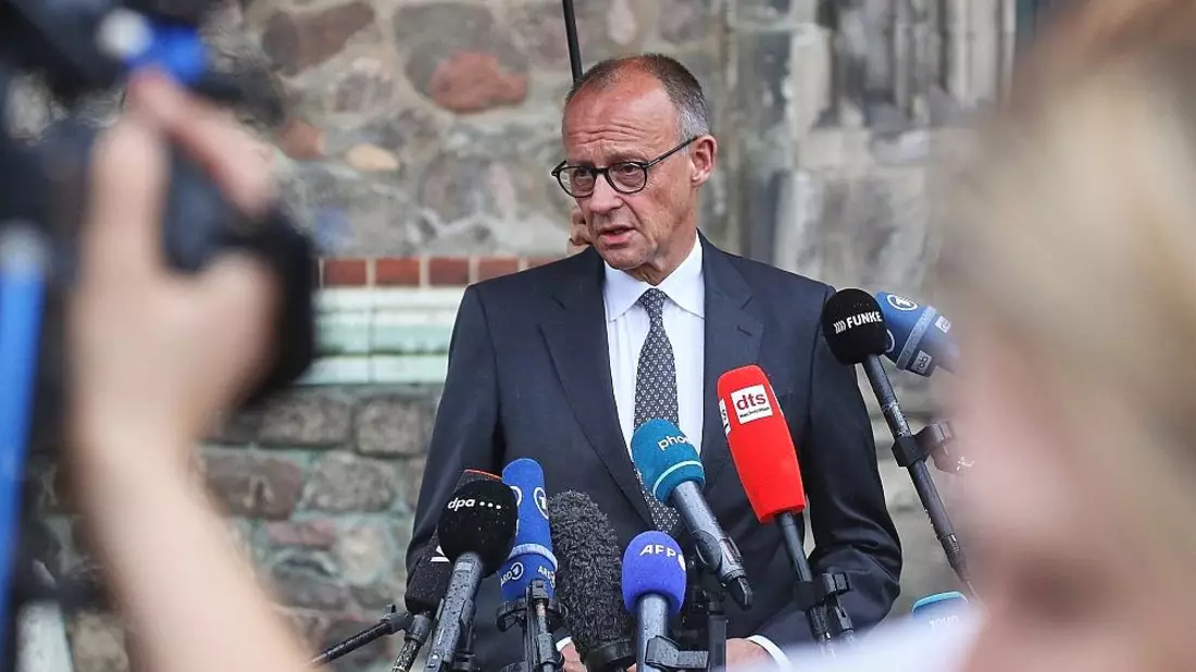 Merz mahnt nach CSD-Anschlag zu Besonnenheit