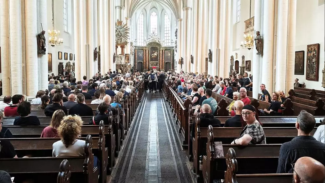 Mehrere Hundert bei Andacht nach CSD-Anschlag