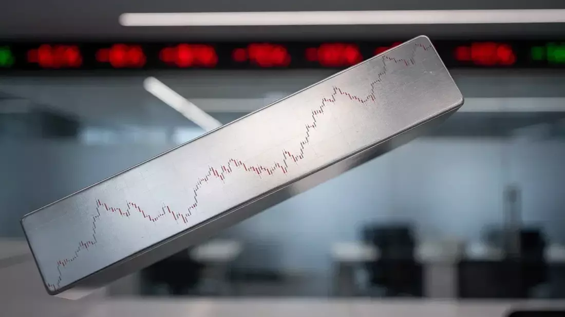 Silver at $58.49: Deficit vs. Price Slump Amid Fed and Dollar Risks