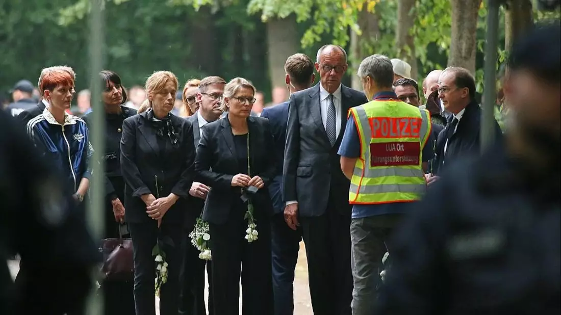 Merz besucht nach CSD-Anschlag Tatort im Berliner Tiergarten