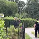 Polizisten waren in der Kleingartensiedlung in Spandau im Einsatz.  - Bild: Verena Schmitt-Roschmann/dpa