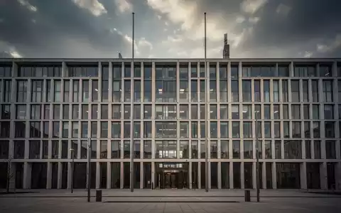 Moderne Fassade eines Regierungsgebäudes in Berlin bei Tageslicht. - Foto: über boerse-global.de
