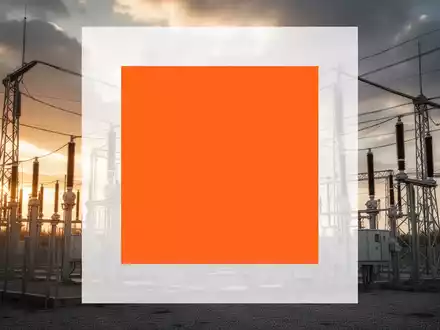 Moderne Hochspannungs-Umspannstation in der Abenddämmerung als Symbol für die Energiebranche. - Foto: über boerse-global.de