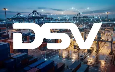 Moderne Logistikdrehscheibe bei Dämmerung, die globale Handelsketten und effiziente Warenströme symbolisiert. - Foto: über boerse-global.de