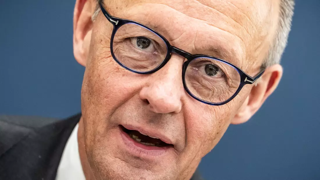 Die Personalrochade des Kanzlers geht in die nächste Runde. - Bild: Michael Kappeler/dpa