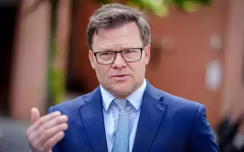 Umweltminister Carsten Schneider fordert volle Anstrengung für den Klimaschutz. (Archivbild) - Foto: Kay Nietfeld/dpa