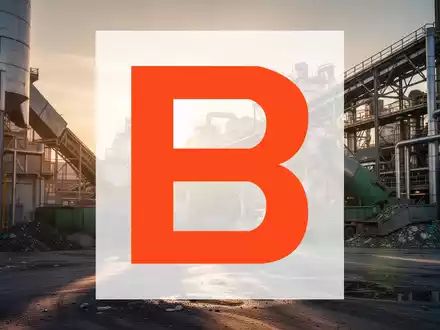 Moderne Industrieanlage bei Sonnenuntergang als Symbol für Kreislaufwirtschaft und industrielle Nachhaltigkeit. - Foto: über boerse-global.de