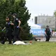 Bewaffnete Einsatzkräfte rückten zum Seattle Center aus. - Bild: Nick Wagner/The Seattle Times/AP/dpa