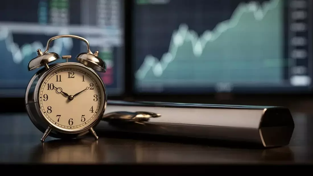 Silver Price Analysis: Geopolitical Rally vs. 52% Drop from January High