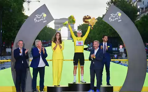 Tadej Pogacar hat zum fünften Mal die Tour de France gewonnen. - Foto: Bernard Papon/Pool L’Equipe/AP/dpa