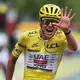 Tadej Pogacar zeigt fünf Finger für alle seine Tour-Siege. - Bild: Anne-Christine Poujoulat/AFP/dpa