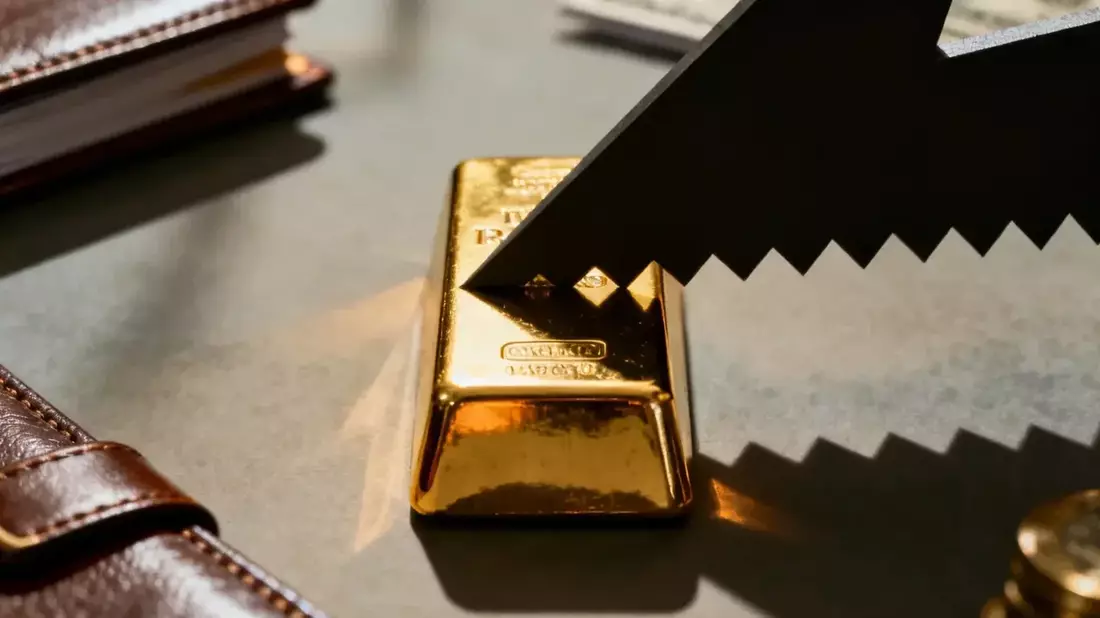 Gold Rebounds Toward $4,100 as US-Iran Tensions Ease and Dollar Weakens