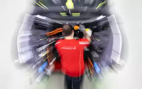 Bei Porsche sollen noch mehr Stellen wegfallen. (Archivbild) - Foto: Marijan Murat/dpa