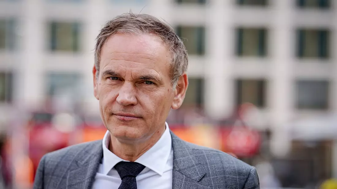 Für ihn könnte das Porsche-Sparpaket noch zum Problem werden: VW-Chef Oliver Blume. (Archivbild) - Bild: Kay Nietfeld/dpa