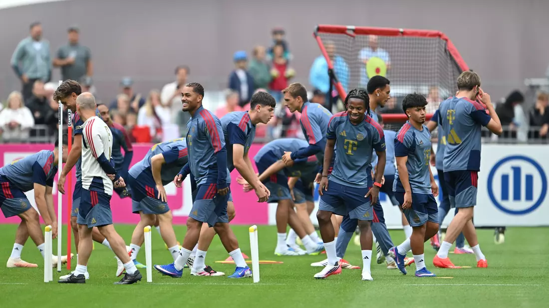 Noch fehlen die DFB-Stars beim Bayern-Training. - Bild: Peter Kneffel/dpa