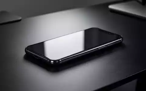 Ein modernes Smartphone auf einem dunklen Schreibtisch in professioneller, stimmungsvoller Beleuchtung. - Foto: über boerse-global.de