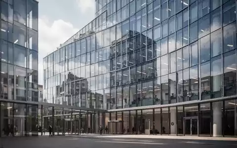 Modernes Bürogebäude eines Pharmaunternehmens in Berlin bei Tageslicht. - Foto: über boerse-global.de