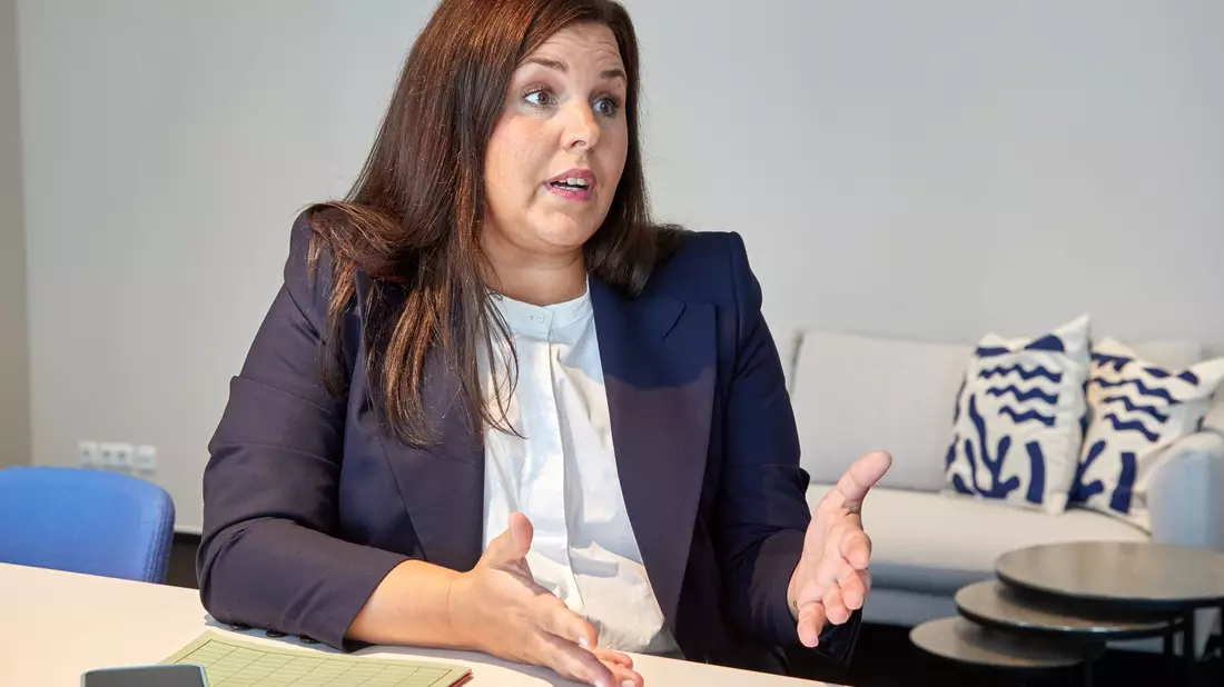 Die Vorsitzende der Justizministerkonferenz, Hamburgs Justizsenatorin Anna Gallina (Grüne), sagt, der Anschlag auf den CSD in Berlin müsse erst einmal aufgearbeitet werden. (Archivbild) - Bild: Georg Wendt/dpa