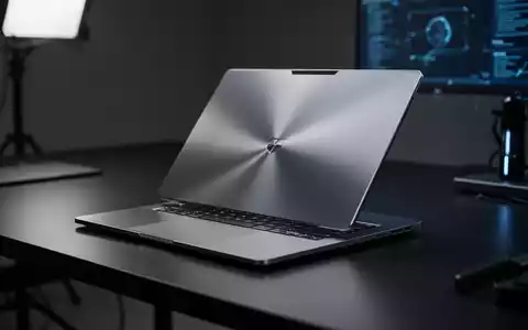 Ein hochwertiger Laptop-Prototyp in einem modernen, minimalistischen Arbeitsumfeld. - Foto: über boerse-global.de