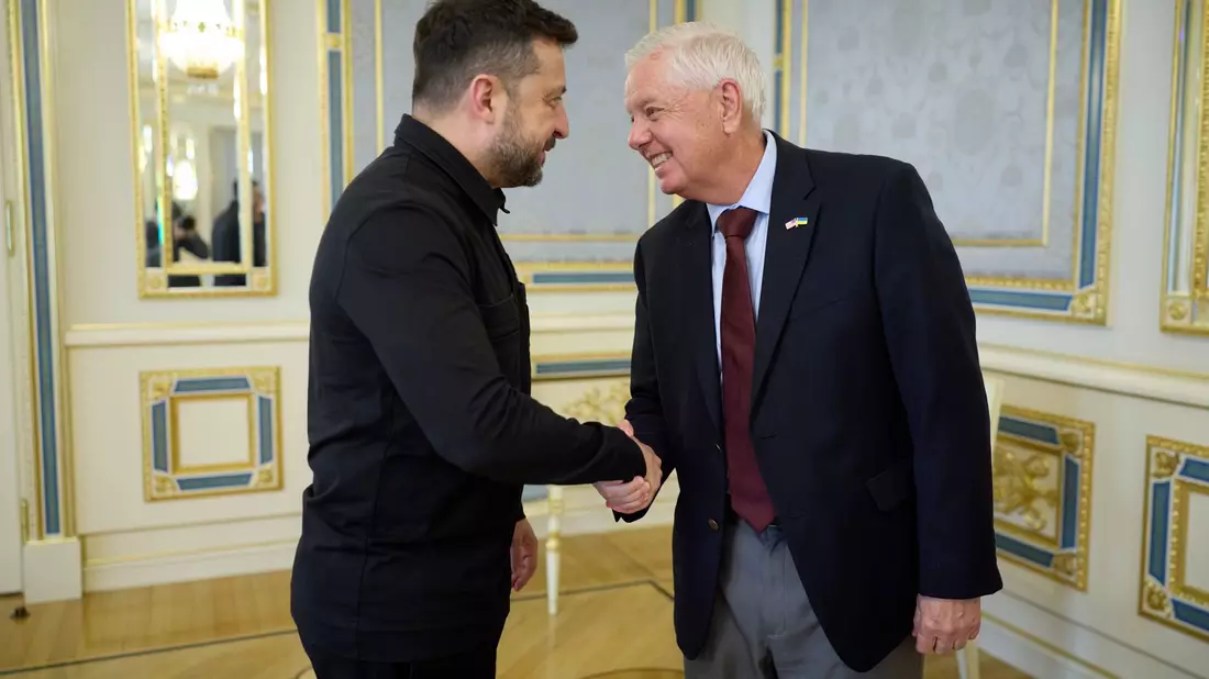 US-Senator Lindsey Graham war kurz vor seinem Tod zu Besuch in Kiew. (Handout) - Bild: Uncredited/Ukrainian Presidential Press Office via AP/dpa