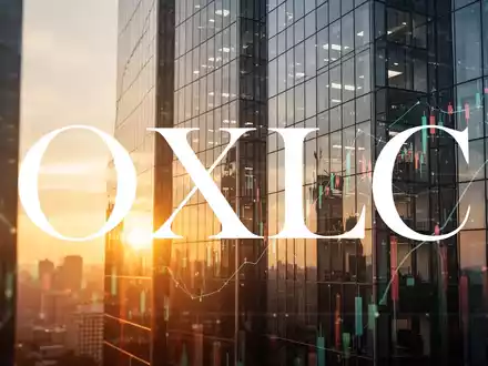 Moderne Glasfassade eines Bürogebäudes bei Sonnenaufgang als Symbol für Finanzmärkte und Quartalsberichte. - Foto: über boerse-global.de