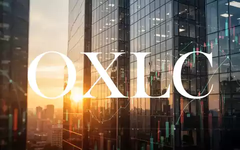 Moderne Glasfassade eines Bürogebäudes bei Sonnenaufgang als Symbol für Finanzmärkte und Quartalsberichte. - Foto: über boerse-global.de