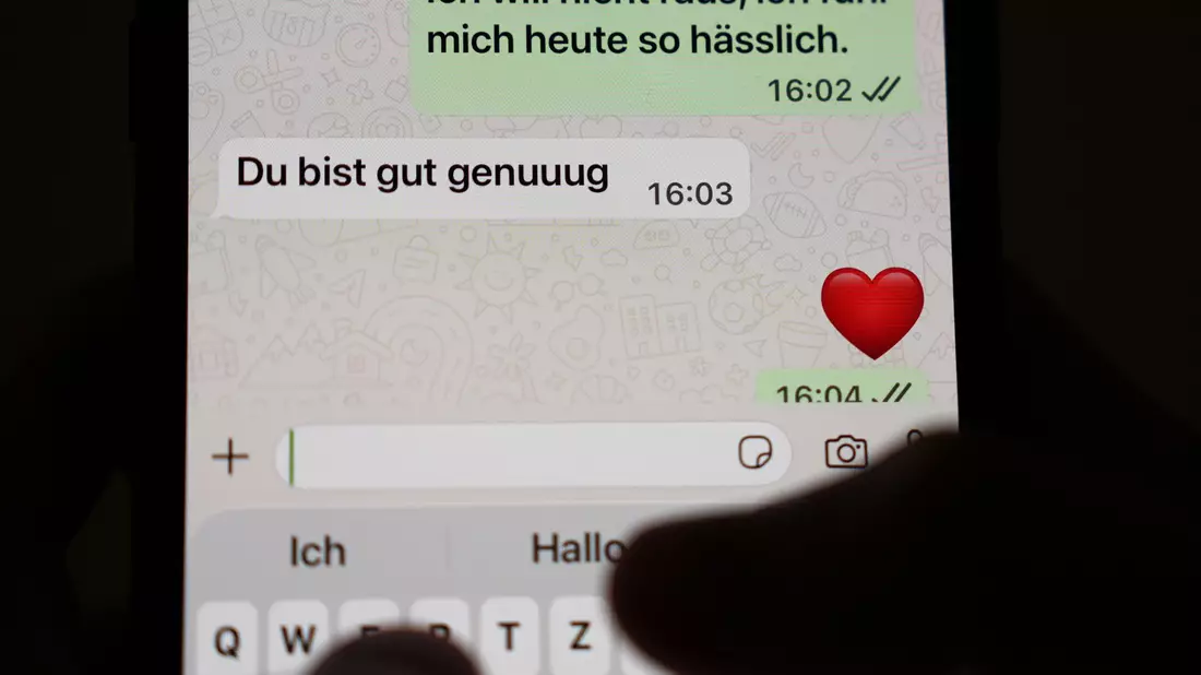Eigentlich mal eine Liedzeile, nun Kandidat für das «Jugendwort des Jahres». - Bild: Marcus Brandt/dpa