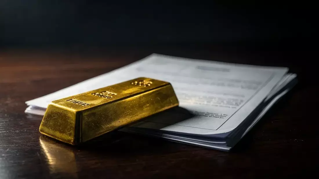 Oro cae ante posible alza de tipos de la Fed mientras plata y crudo marcan el rumbo