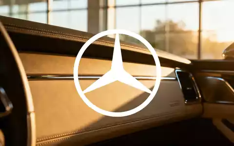 Nahaufnahme eines luxuriösen Autoinnenraums mit Fokus auf hochwertige Materialien und elegantes Lichtdesign. - Foto: über boerse-global.de