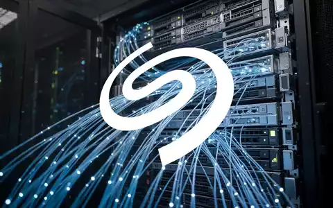Abstrakte Darstellung moderner Datenspeichertechnologie und Server-Infrastruktur in einem professionellen Umfeld. - Foto: über boerse-global.de