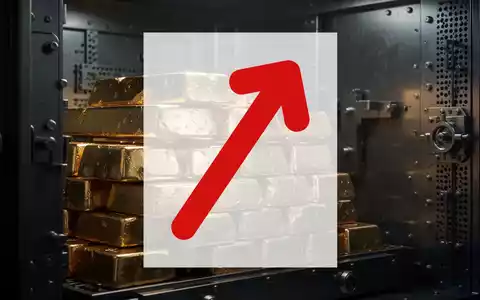 Stapel aus Goldbarren in einem sicher beleuchteten Tresorraum. - Foto: über boerse-global.de