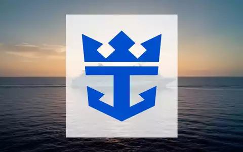 Silhouette eines Kreuzfahrtschiffes auf dem Ozean bei Sonnenuntergang als Symbol für die Reisebranche. - Foto: über boerse-global.de